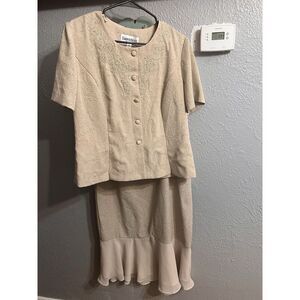 Women's Danny & Nicole Beige skirt‎ and Short Sleeve Top Size 12